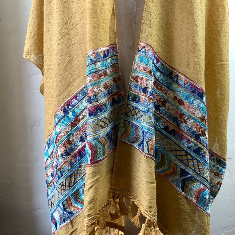 BOHO Tassel Kimono - Picture 4 of 14